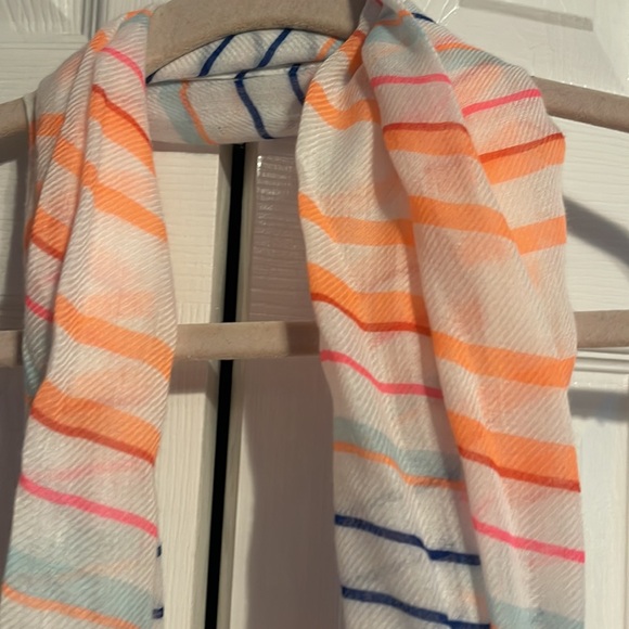 Gap striped infinity scarf NWOT - Picture 3 of 6
